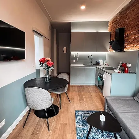 Stylish 2bd Escape - In Center