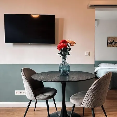 Stylish 2bd Escape - In Center *