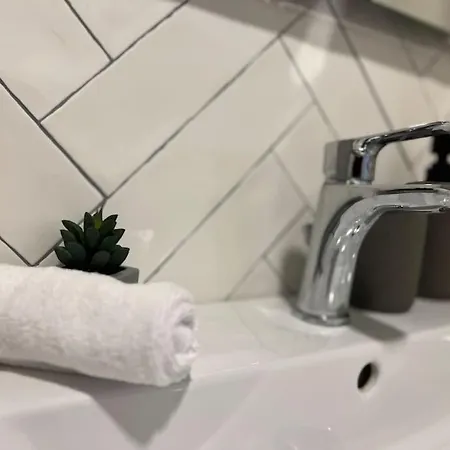 Stylish 2bd Escape - In Center